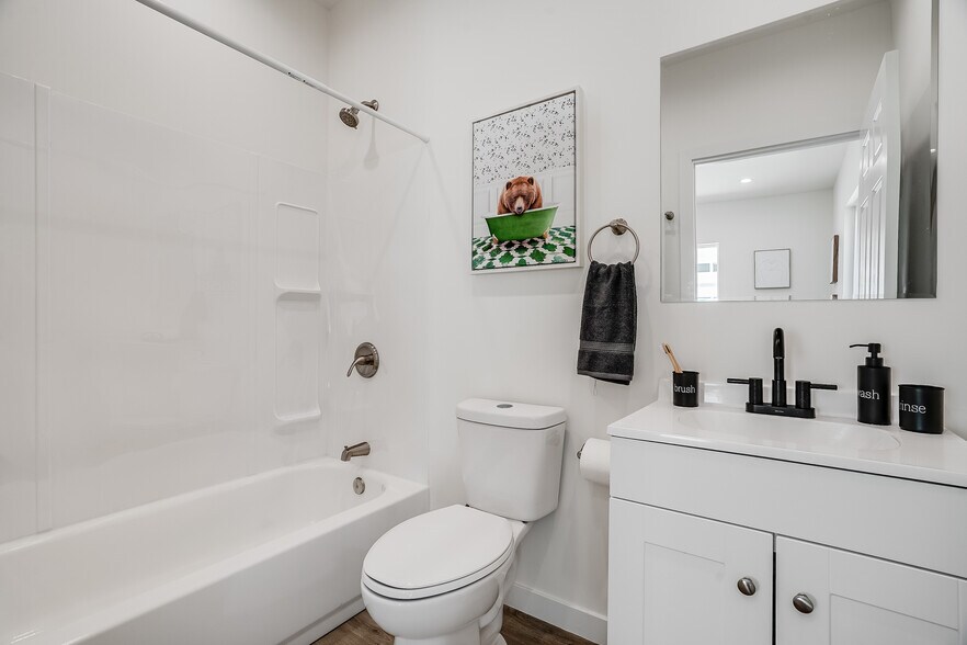 More Photos Of 7008 Encino Ave, Van Nuys Apartments For Sale