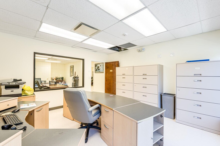 More Photos Of 1000 Woodbridge Center Dr, Woodbridge Office For Lease