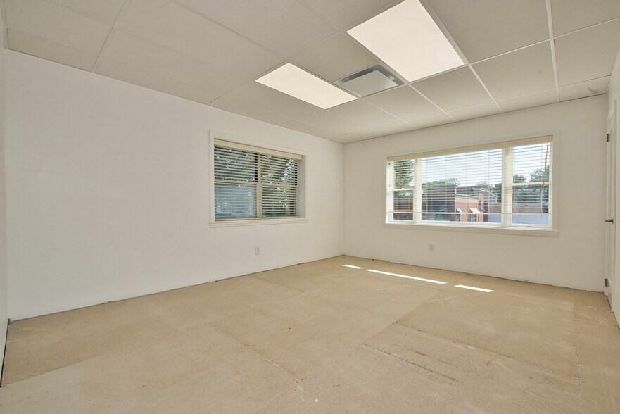More Photos Of 121 Pulaski Rd, Kings Park Office For Sale