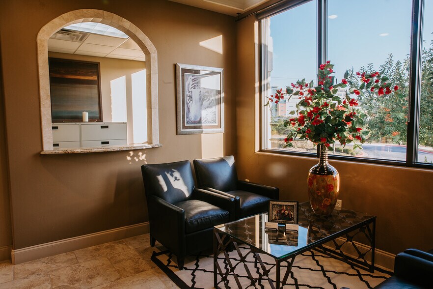 More Photos Of 2806 Flintrock Trace, Lakeway Loft Creative Space For Sale