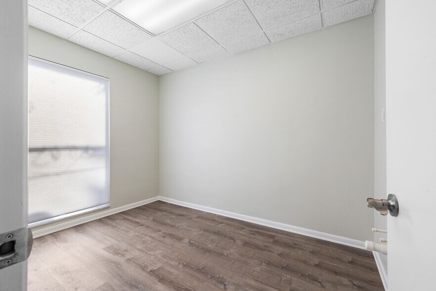 More Photos Of 1701 66th St N, Saint Petersburg Medical For Sale