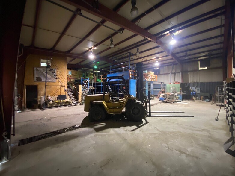 More Photos Of 2039 N Yale Ave, Tulsa Truck Terminal For Lease