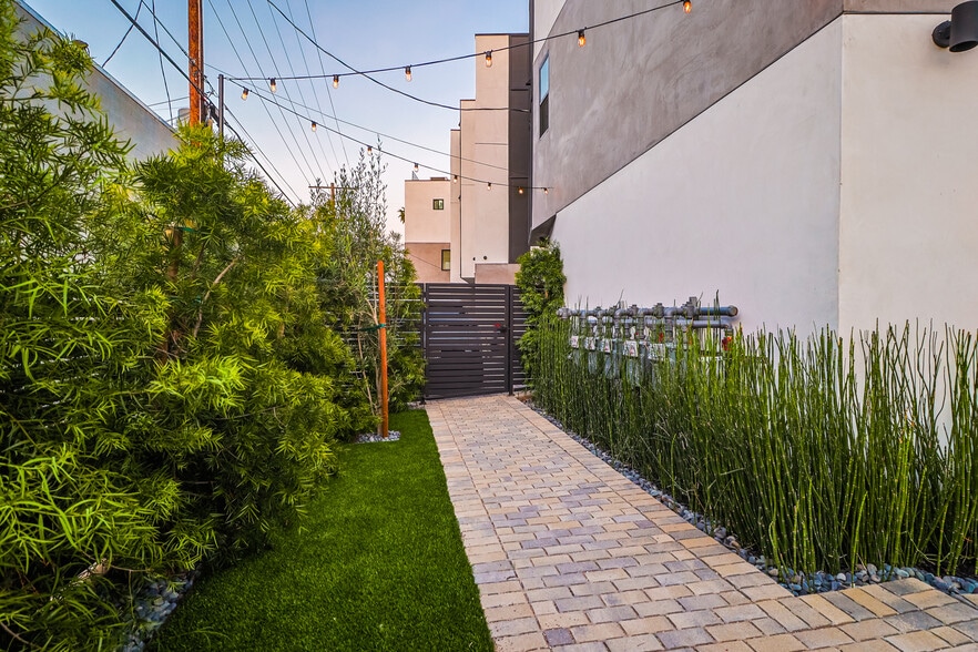 More Photos Of 1414 S Orange Dr, Los Angeles Apartments For Sale