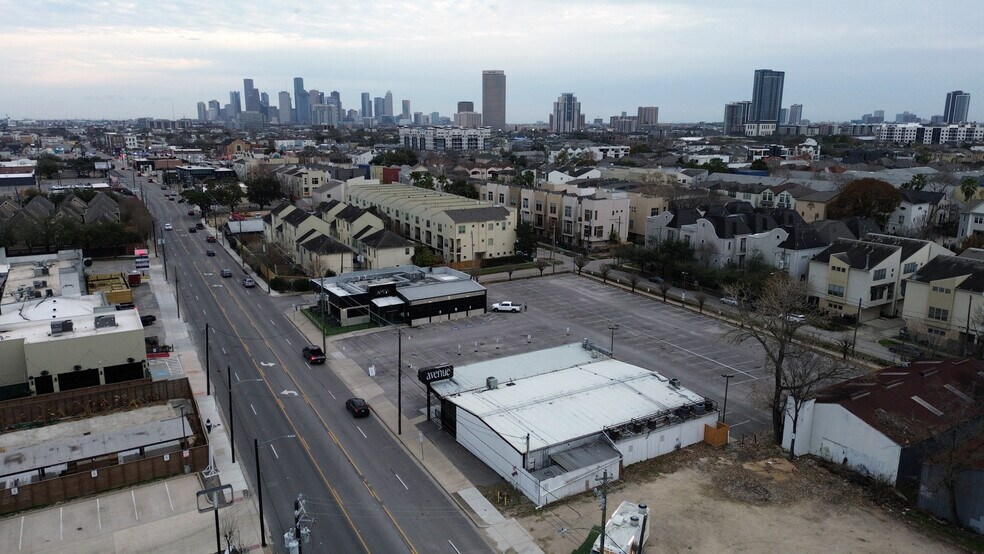 More Photos Of 5317 Washington Ave, Houston Bar For Lease