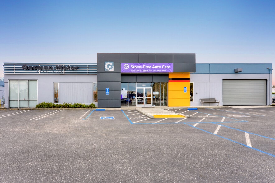 Primary Photo Of 2587 Wyandotte St, Mountain View Manufacturing For Lease