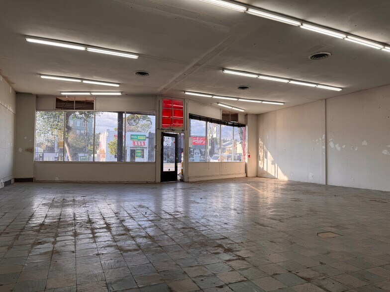 More Photos Of 2636 N Figueroa St, Los Angeles Storefront Retail Office For Lease