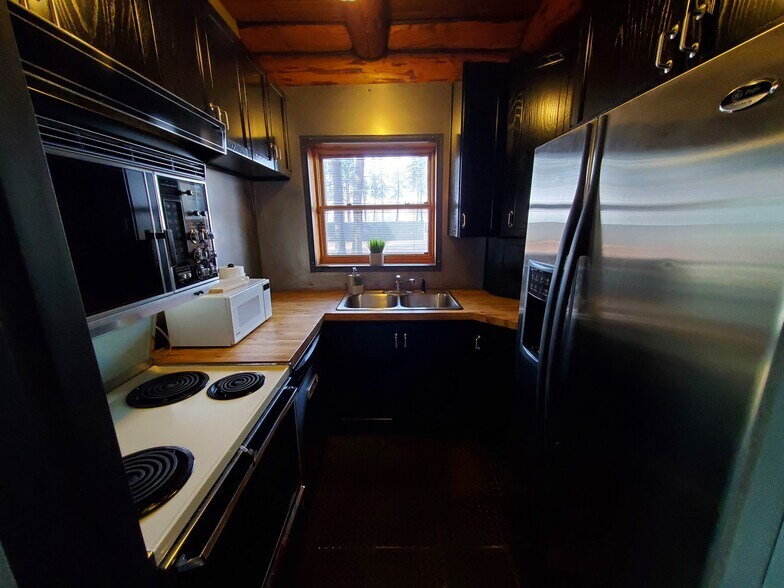 More Photos Of 4020 N Huetter Rd, Coeur d'Alene Flex For Lease