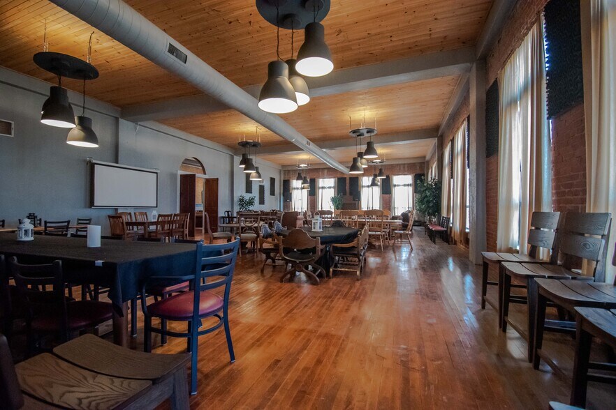 More Photos Of 322 E Don Tyler Ave, Dewey Storefront For Sale