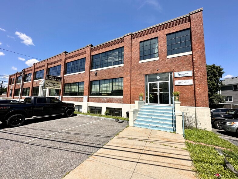 Primary Photo Of 80 Coolidge Hill Rd, Watertown Office For Lease