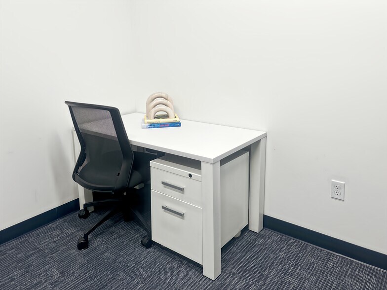 More Photos Of 5701 Truxtun Ave, Bakersfield Coworking Space