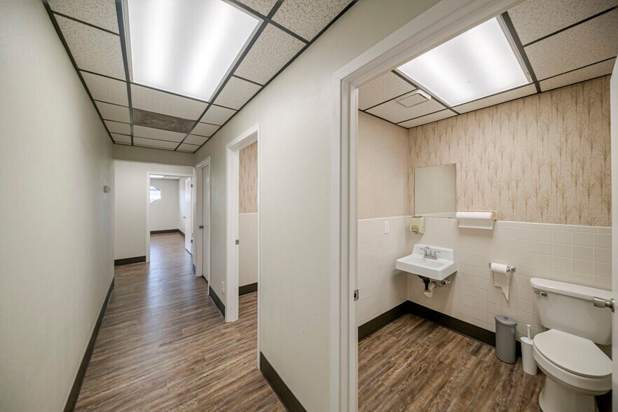 More Photos Of 1410 Rankin Hwy, Midland Office For Sale
