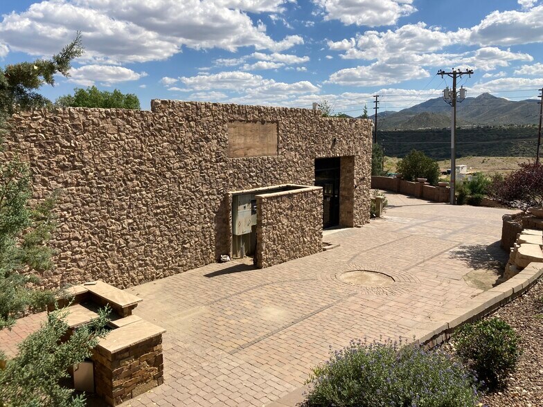 More Photos Of 2601 N Lake Valley Rd, Prescott Valley Warehouse For Lease