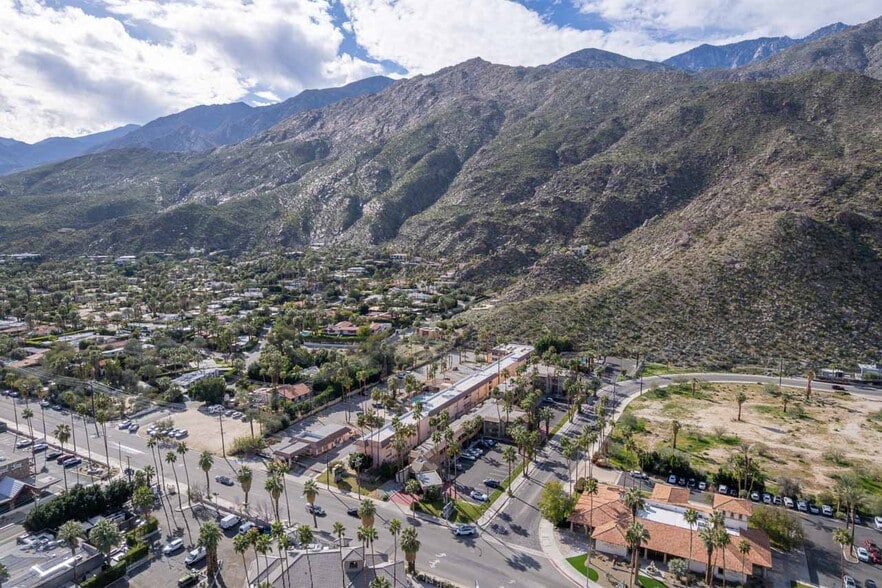 More Photos Of 1633 S Palm Canyon Dr, Palm Springs Hotel For Sale