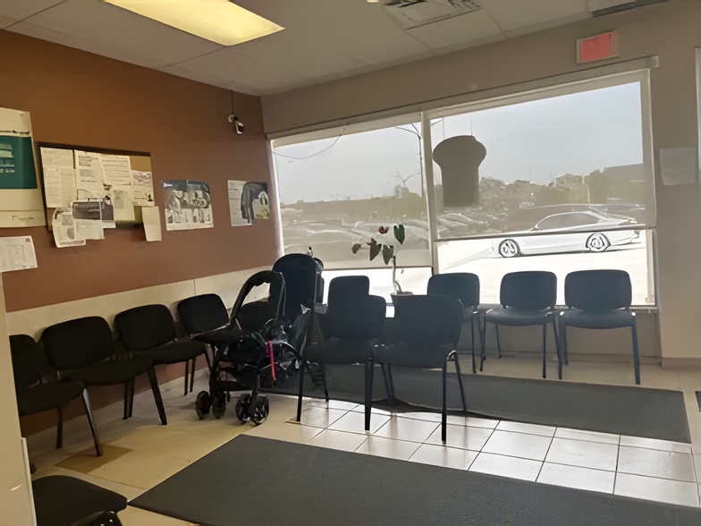 More Photos Of 128 Queen St S, Mississauga General Retail For Lease