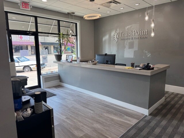 More Photos Of 1114 Commercial St, Emporia Storefront Retail Residential For Lease