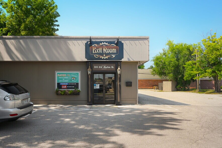 More Photos Of 304 SW Market St, Lee's Summit General Retail For Sale