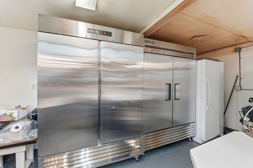 More Photos Of 170 Franklin St, Bristol Restaurant For Sale