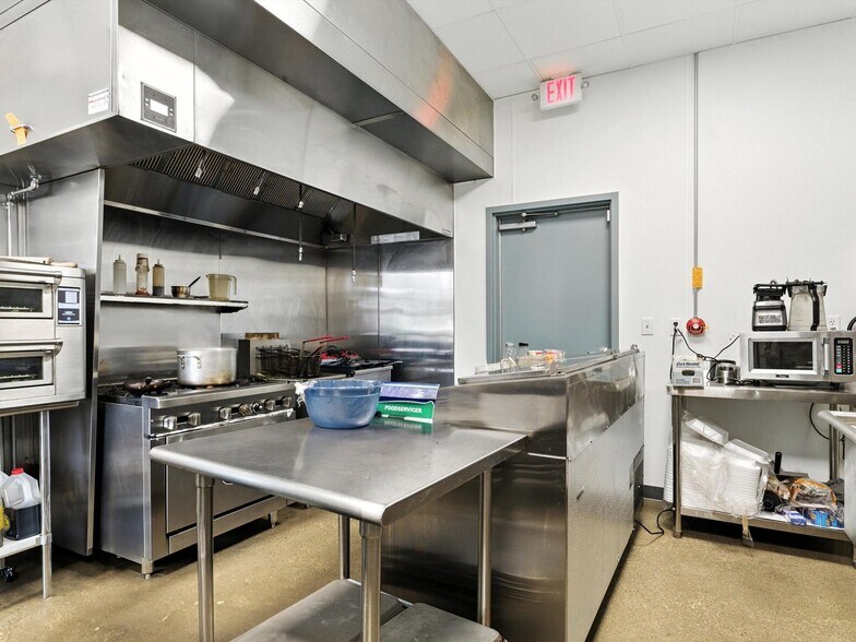 More Photos Of 1441 N 26th St, Sheboygan Service Station For Sale