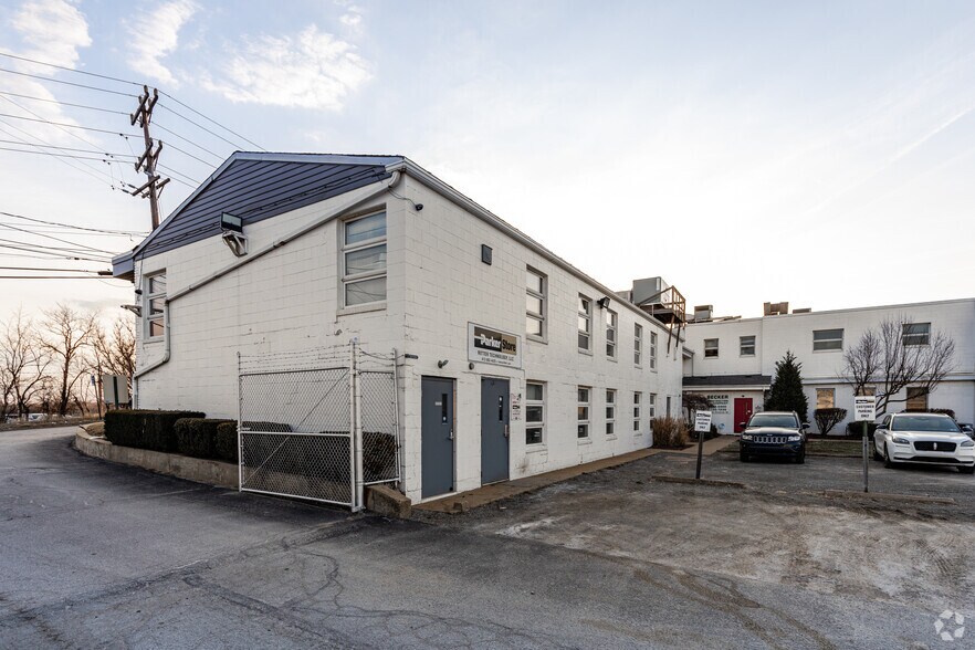 More Photos Of 540 Delwar Rd, Pittsburgh Storefront Retail Office For Sale