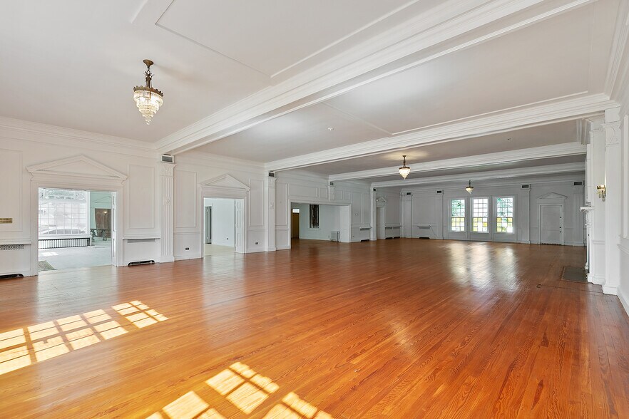 More Photos Of 2500 E Marshall St, Richmond Office For Sale