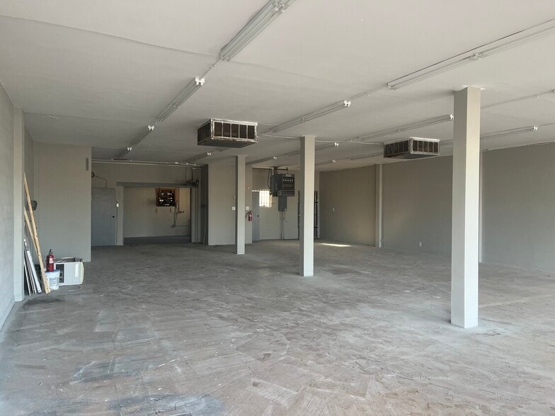 More Photos Of 10814-10824 St Charles Rock Rd, Saint Ann Freestanding For Lease