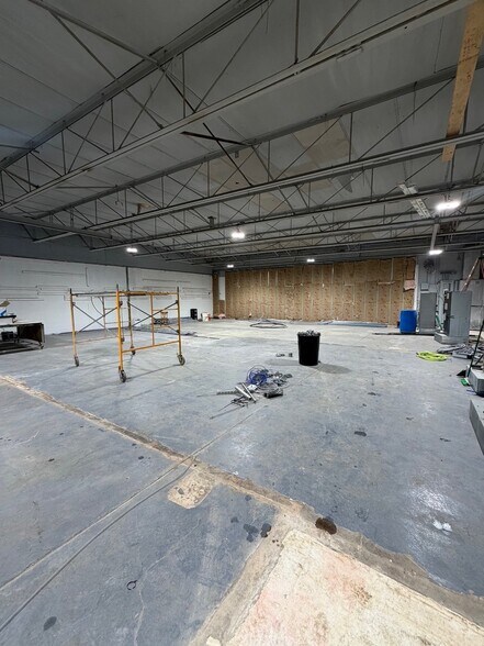 More Photos Of 8915-8925 Northend Ave, Ferndale Warehouse For Lease