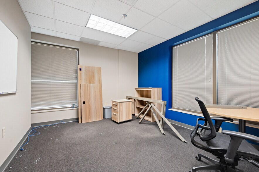More Photos Of 3000 Stonewood Dr, Wexford Office For Lease