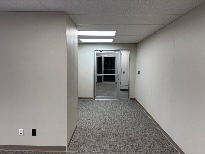 More Photos Of 4 Adler Dr, East Syracuse Office For Lease