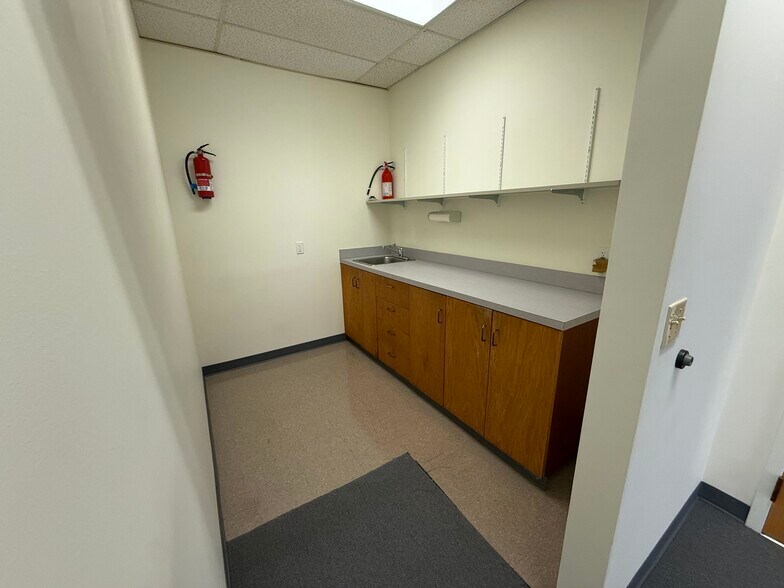 More Photos Of 4720 200th St SW, Lynnwood Office For Lease