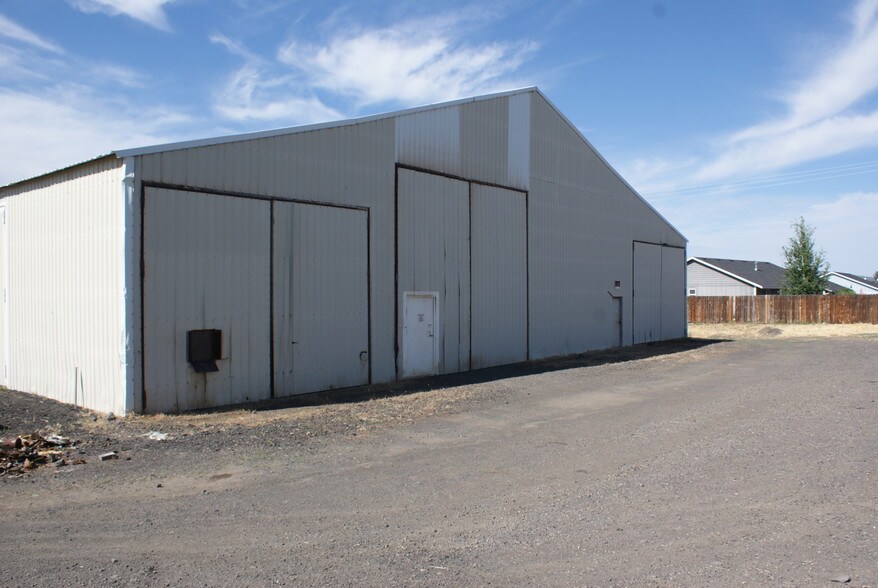 More Photos Of 701 Peters Rd, Prineville Manufacturing For Lease
