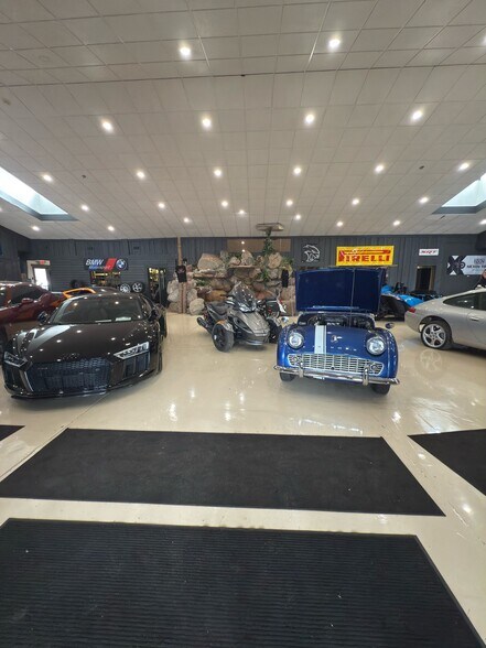 More Photos Of 3549 Lapeer Rd, Metamora Auto Dealership For Lease