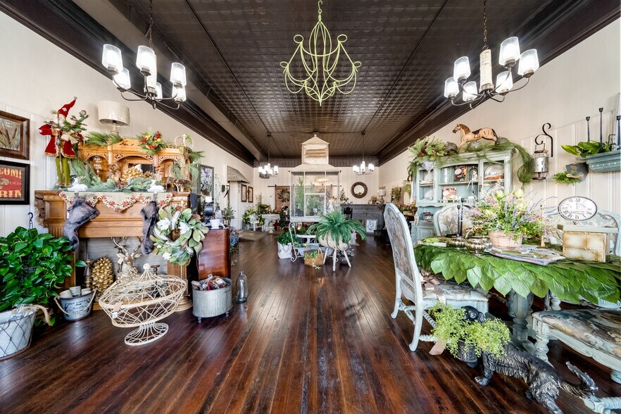 More Photos Of 122 E Cranston Ave, Fowler Flex For Sale