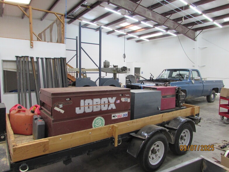 More Photos Of 2185 Kenyon Dr, Redding Manufacturing For Sale