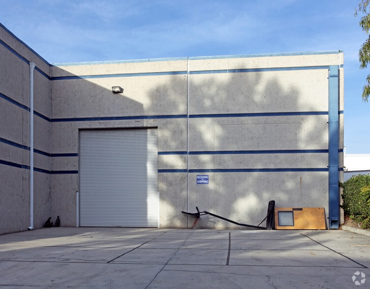 More Photos Of 7 Studebaker, Irvine Light Distribution For Lease