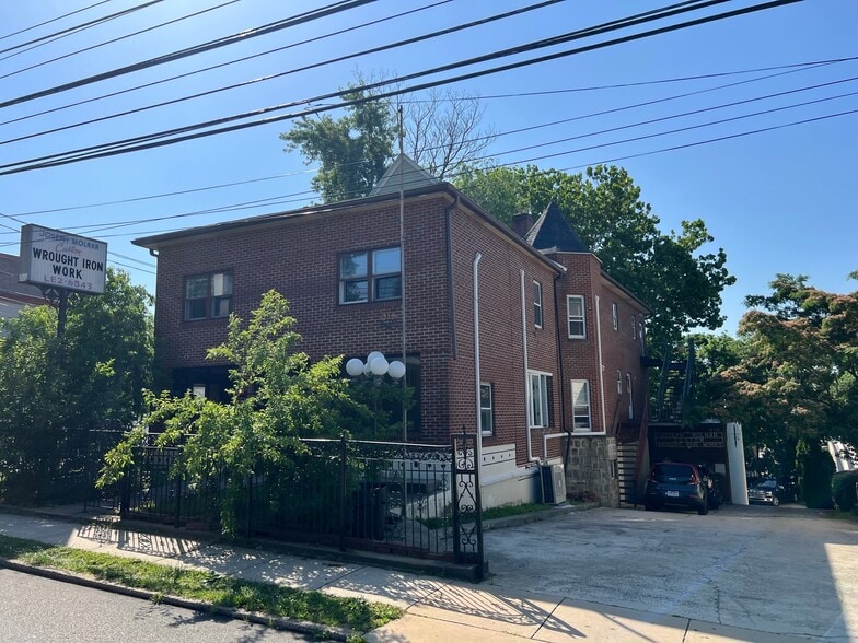 Primary Photo Of 916 Chester Pike, Prospect Park Showroom For Lease