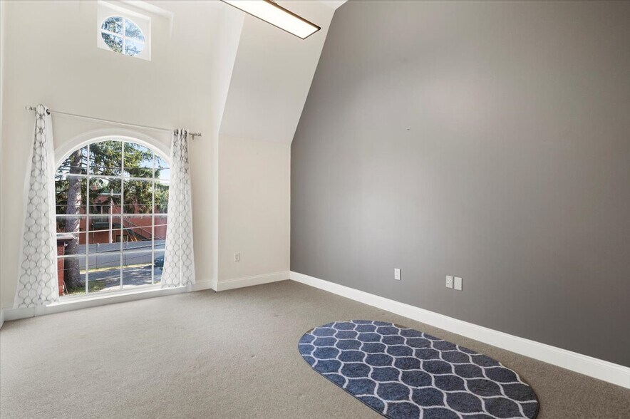 More Photos Of 6 Butler Pl, Saratoga Springs Office For Lease