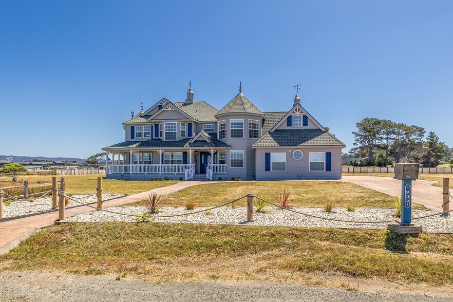 More Photos Of 19351 Del Mar Dr, Fort Bragg Specialty For Sale