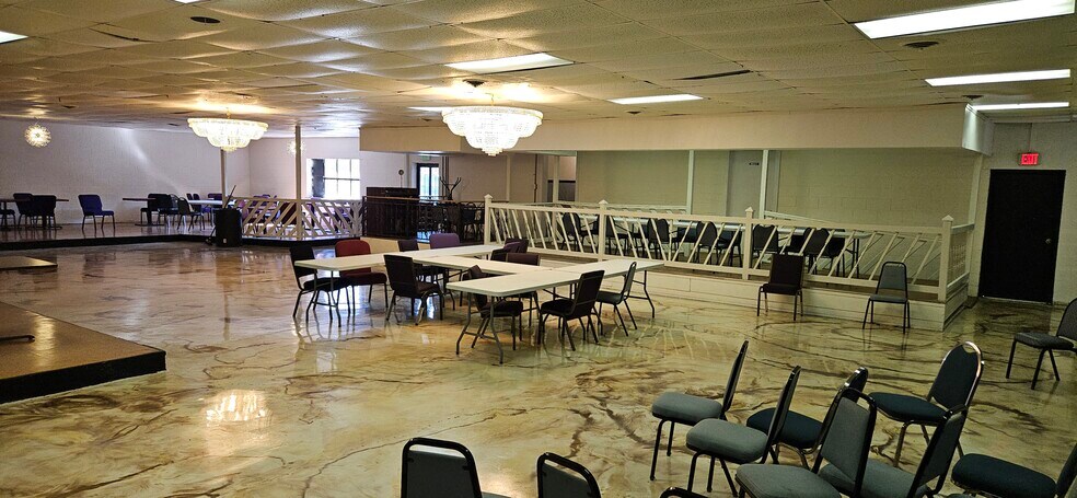 More Photos Of 302 W Colonial Trail Hwy, Blackstone Freestanding For Lease