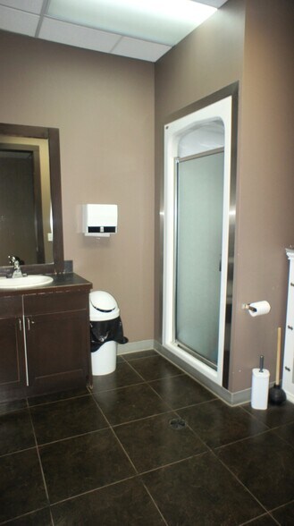 More Photos Of 9 Chippewa Rd, Sherwood Park Office For Lease