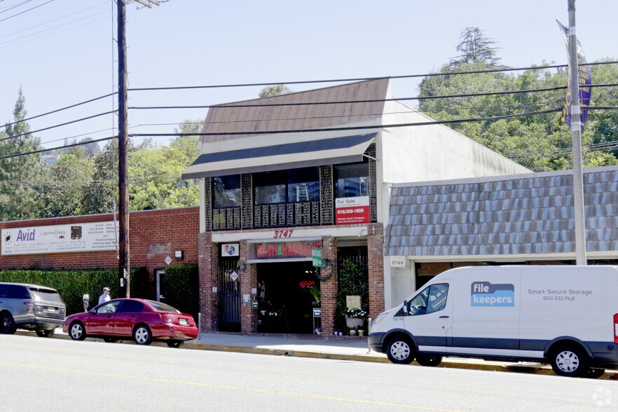 More Photos Of 3743 Cahuenga Blvd, Studio City Office For Lease