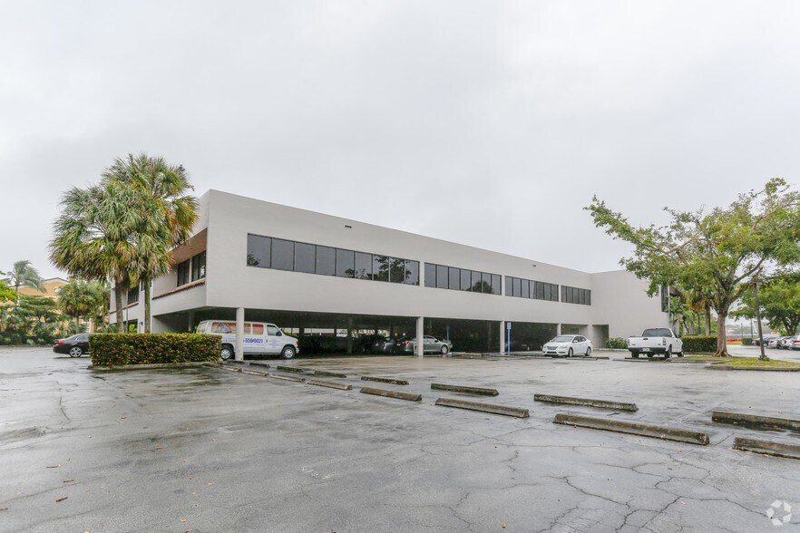 More Photos Of 15495 Eagle Nest Ln, Miami Lakes Medical For Lease