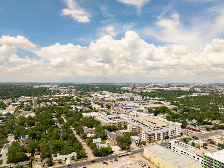 More Photos Of 900 W North Loop Blvd, Austin Loft Creative Space For Sale