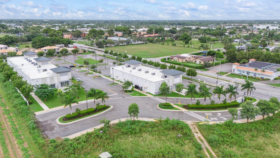 More Photos Of 1400-1420 NE 8th St, Homestead Storefront For Lease