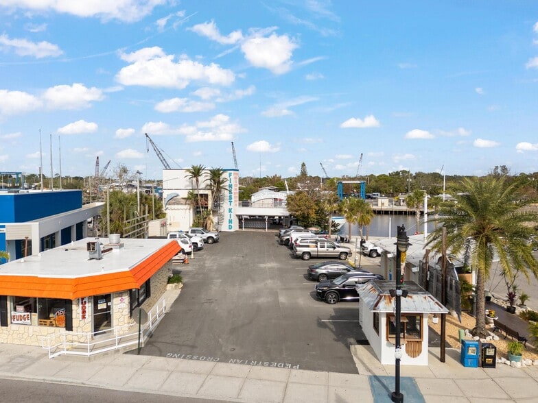 More Photos Of 810 Dodecanese Blvd, Tarpon Springs Marina For Sale
