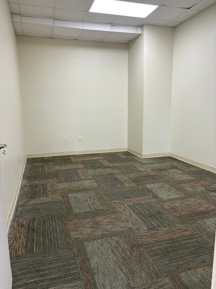 More Photos Of 14056 Southwest Fwy, Sugar Land Unknown For Lease