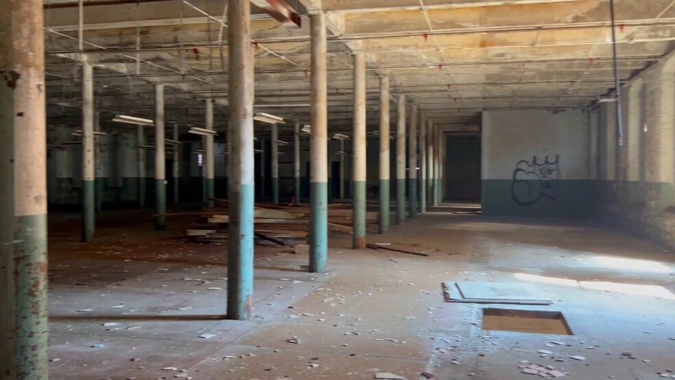 Primary Photo Of 195 Appleton St, Holyoke Manufacturing For Sale