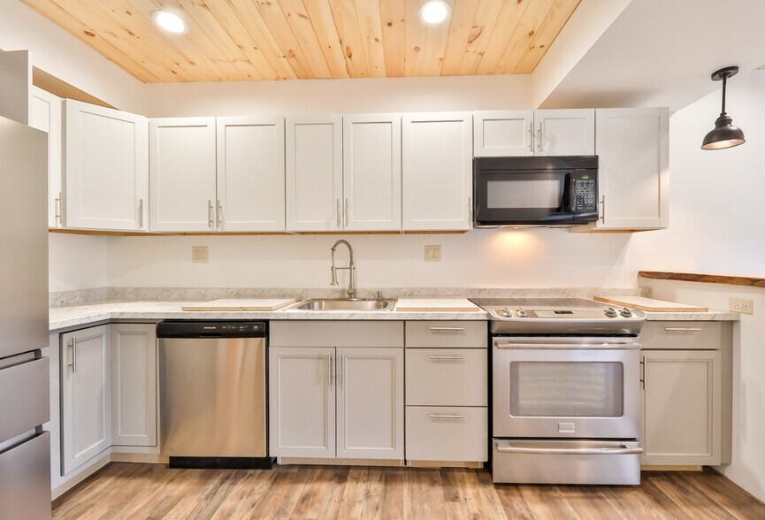 More Photos Of 19 Palsgraf Ct., Elka Park Showroom For Sale