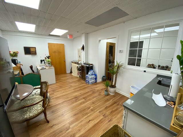 More Photos Of 288 Walnut St, Newton Office For Lease