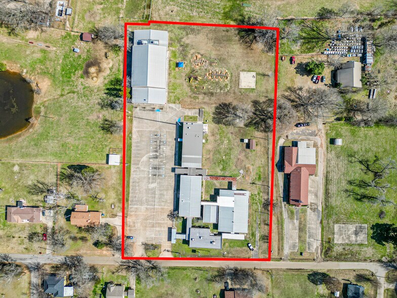 More Photos Of 214 N School St, Winfield Light Distribution For Sale