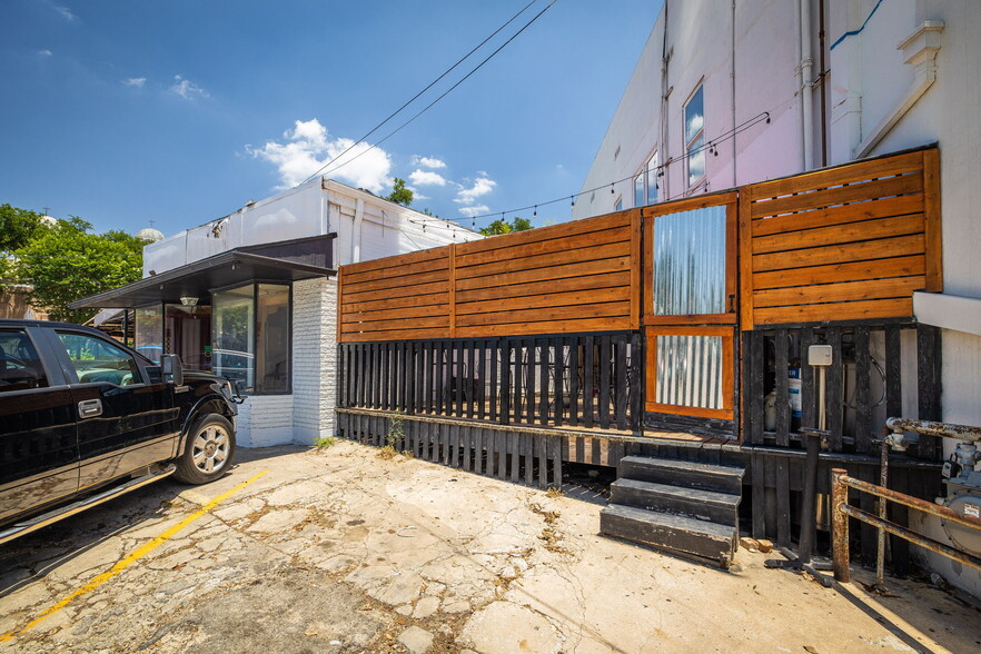 More Photos Of 5050 Broadway, Alamo Heights Restaurant For Sale